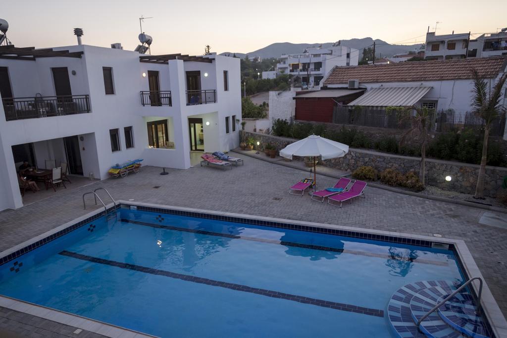 Villa The Corner House At Gennadi Court Exterior foto